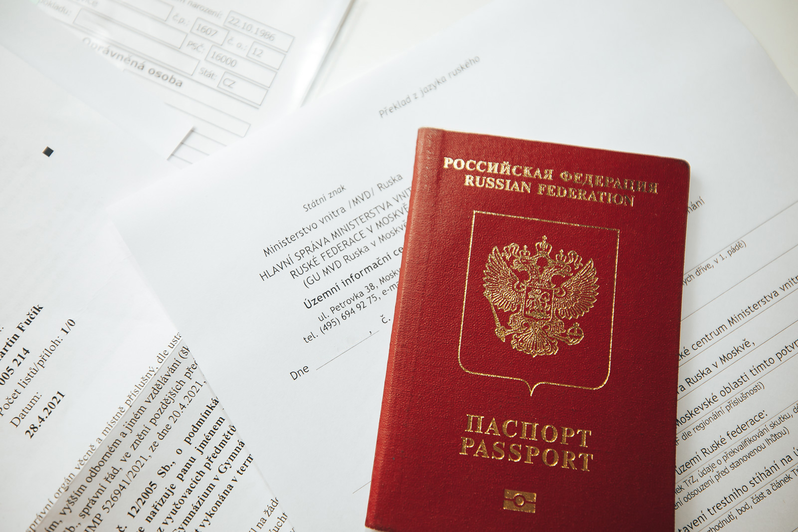 Нотариус при посольстве в Москве отказывается заверять правильные переводы